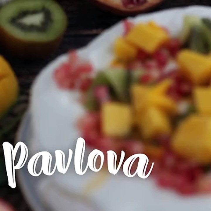Pavlova de frutas tropicales