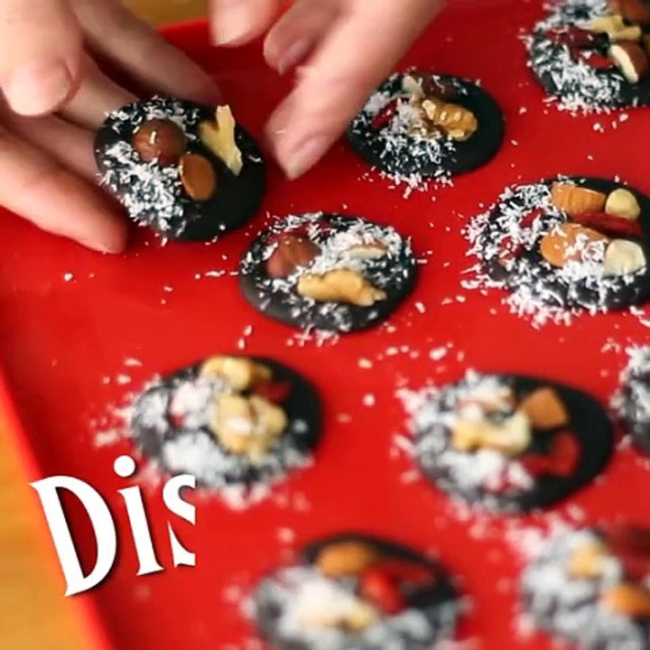 Discos de chocolate (conhecido como mendiantes)