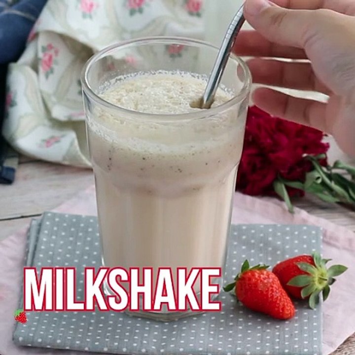 Milkshake de morango e baunilha