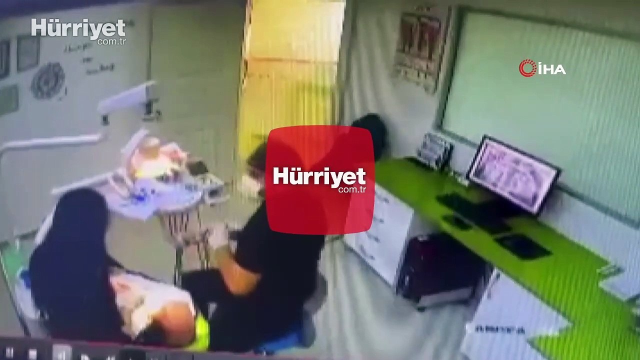 Deprem anından çarpıcı görüntüler: Diş hekimi hastasını da alıp böyle kaçtı