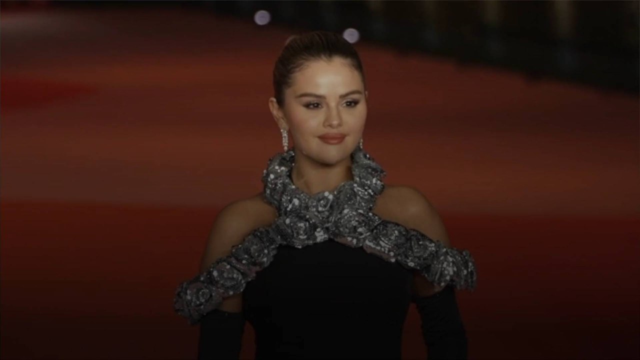 Selena Gomez Is Dating Benny Blanco