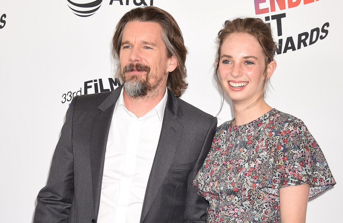 Maya Hawke révèle le meilleur conseil que son père Ethan Hawke lui a donné