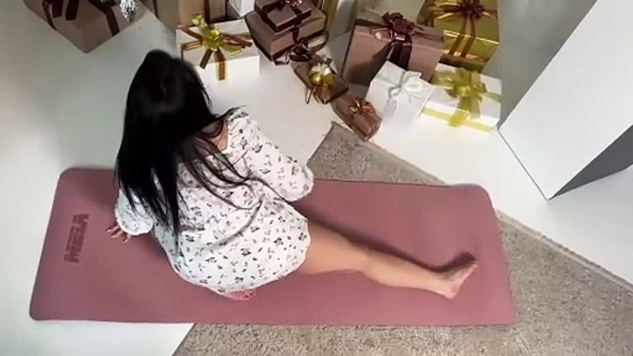 Workout up and stretching legs full body