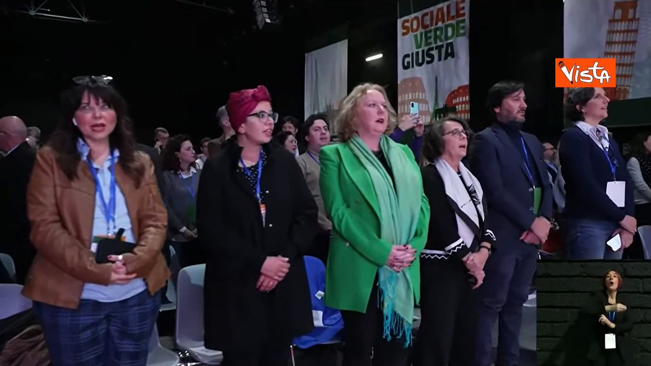 L'Inno di Mameli apre l'Assemblea del Pd