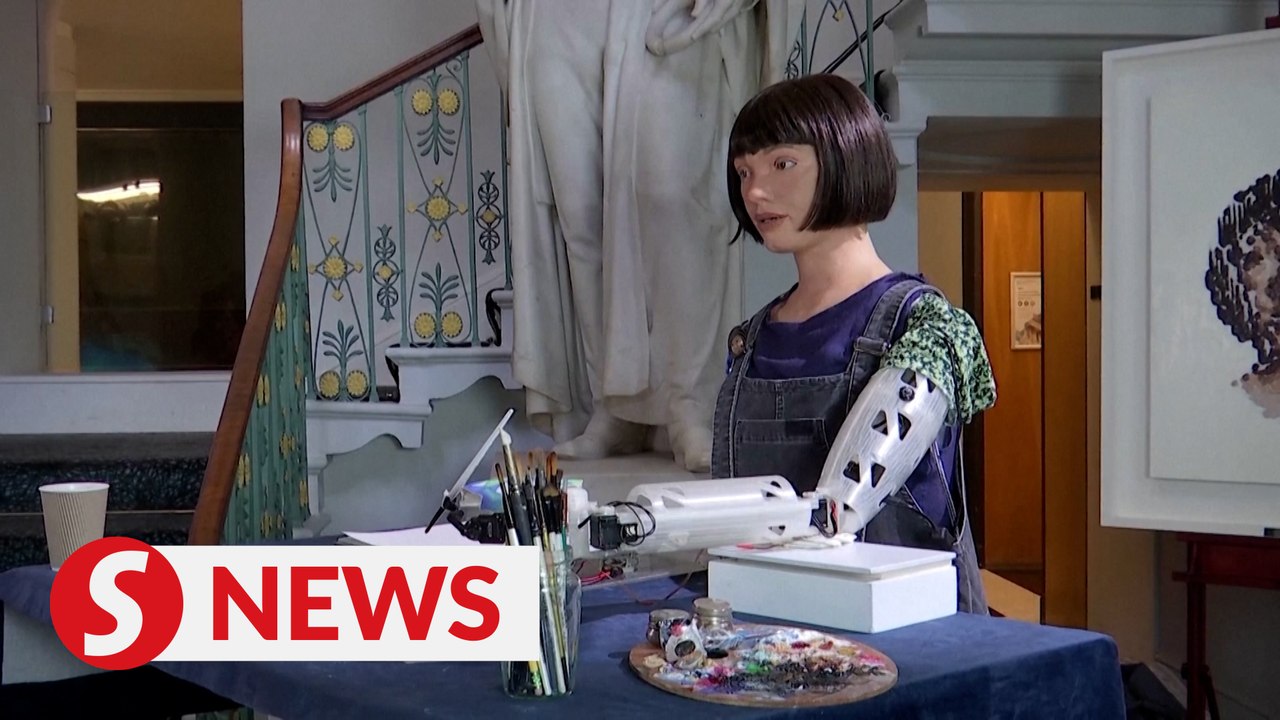 Robot artist Ai-Da sends Christmas greetings