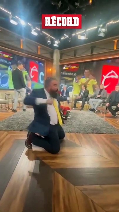 Álvaro Morales festeja su primer campeonato como americanista ⚽️ #AméricaCampeón #ÁlvaroMorales