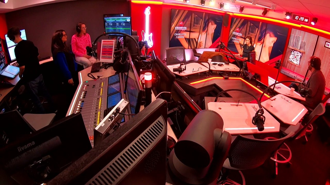 LIVE - Charlotte Cardin interprète "Wicked Game" dans #LeDriveRTL2 (19/12/23)