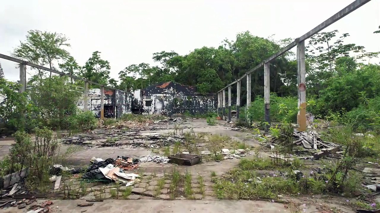 Fábrica da Cristais Blumenau em ruínas