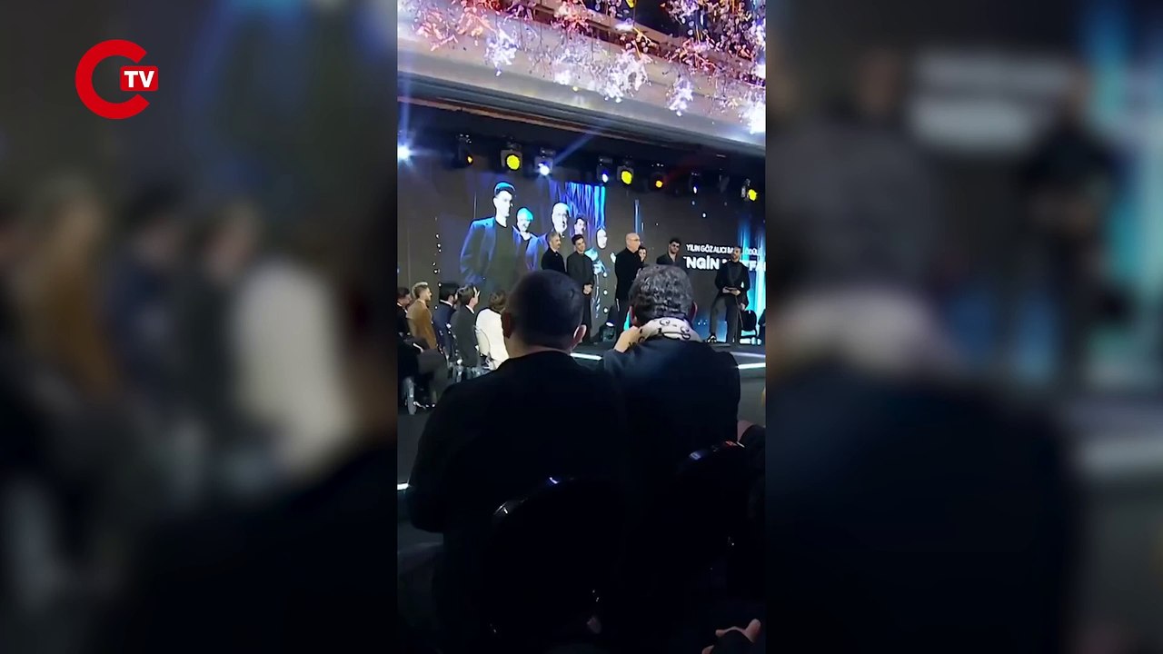 Şener Şen'in Ödül Törenindeki Konuşması Gündeme Oturdu