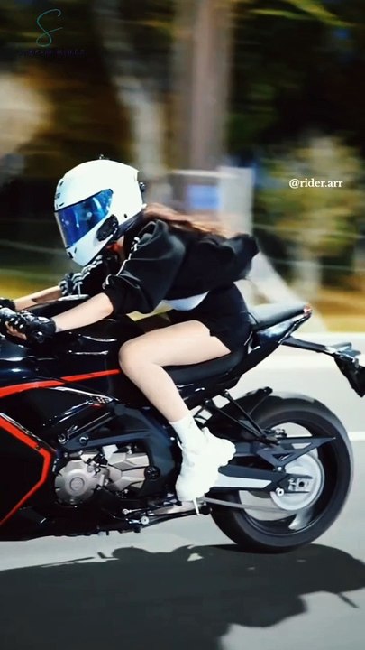 Bikers girl, knight riders, girls stunt on bike, bike stunt, bike race, bike Rider's, bike lovers