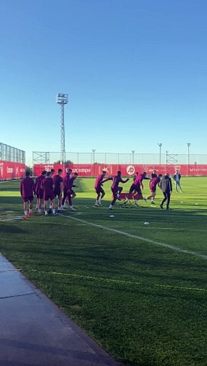 Entrenamiento Intenso del Sevilla FC para el Partido contra Atlético de Madrid ⚽