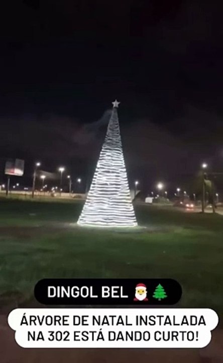 Curto-circuito em árvore de Natal deixa moradores assustados