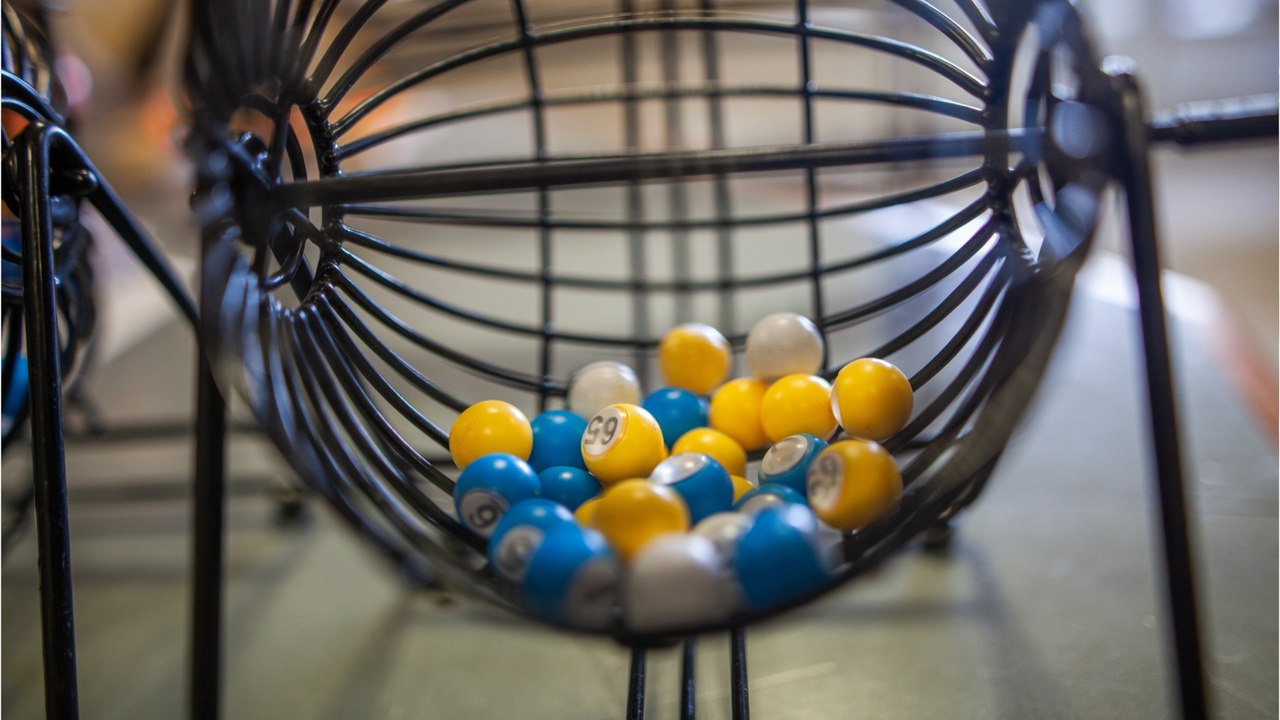 EuroDreams : la chance sourit à ce couple de retraités, qui remporte 20 000 euros par mois pendant trente ans !