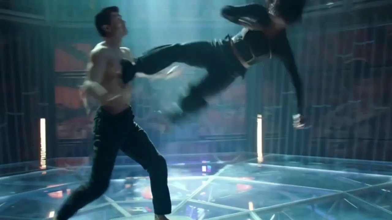 رجل يرث سلاح اسطوري يمنح القوة الخارقة ويزيد من عمره لالف سنة لكنه استعمله في الشر ملخص فيلم