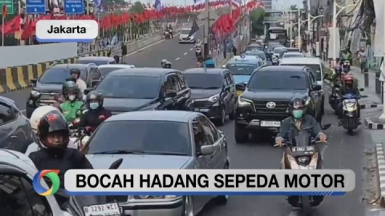 OKEZONE UPDATES: Bocah Hadang Sepeda Motor hingga Lakers Hancurkan Hornets