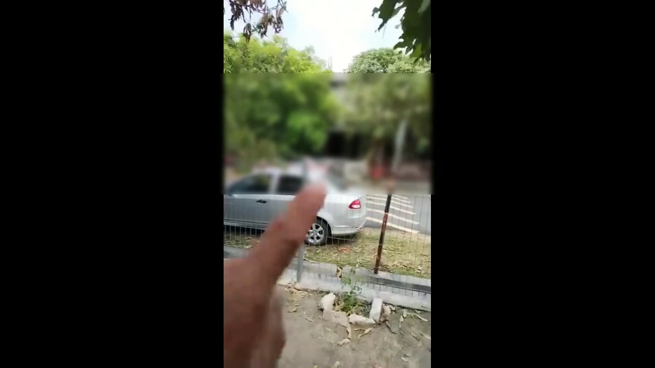 不满篮球场打球吵闹 华妇闹场 遭球员集体反拍