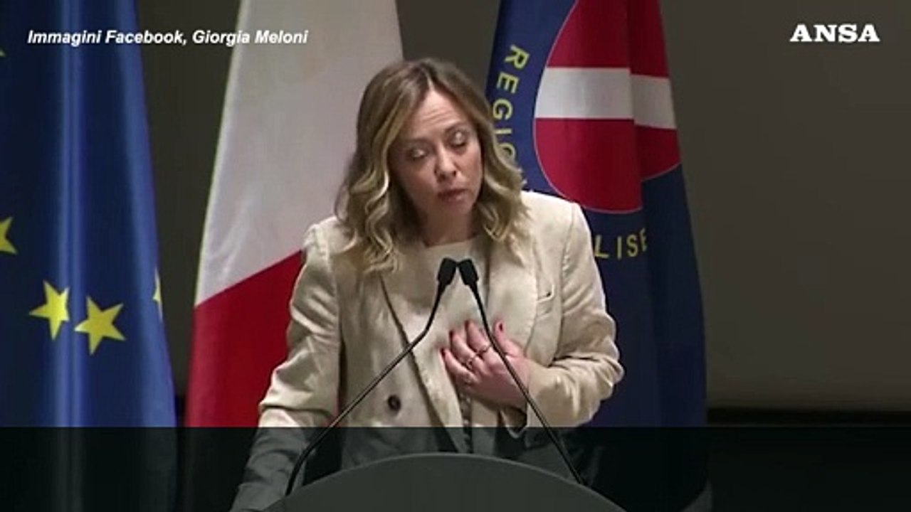 Meloni: "Infrastrutture di cittadinanza meglio del Reddito"