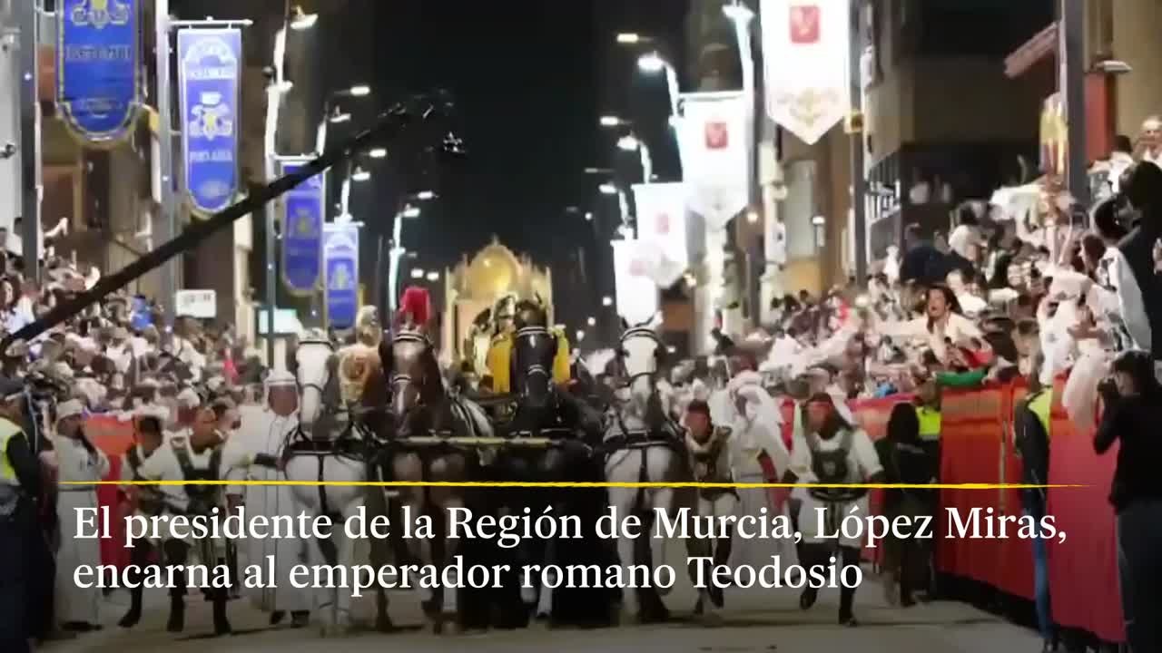 Las imágenes de López Mirs conduciendo una cuádriga disfrazado del emperador Teodosio
