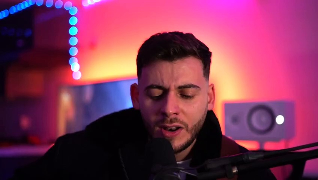 Jeck chante son tube "Parapluie" en live acoustique