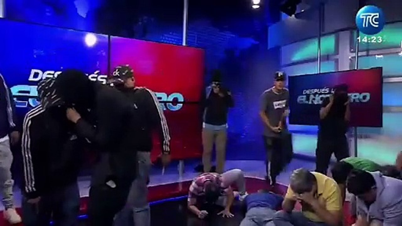 Ecuador: banda armada tomó un canal de TV