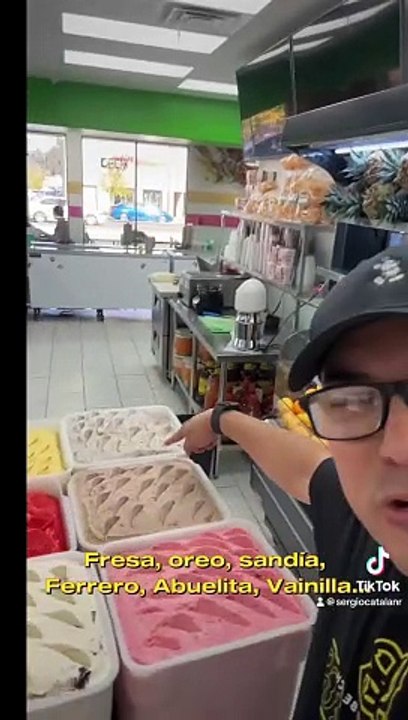 ¡Así se gana la vida el actor mexicano Sergio Catalán!