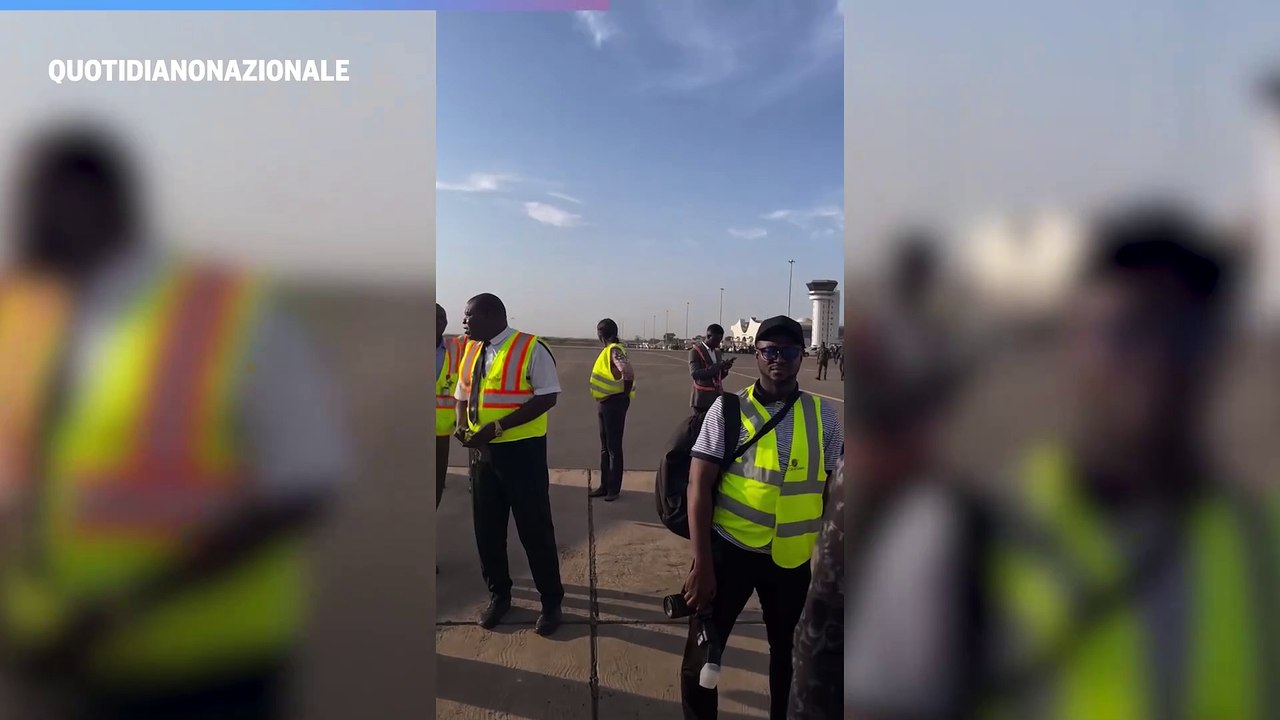Gambia, l'aereo resta senza ossigeno: i giocatori barcollano