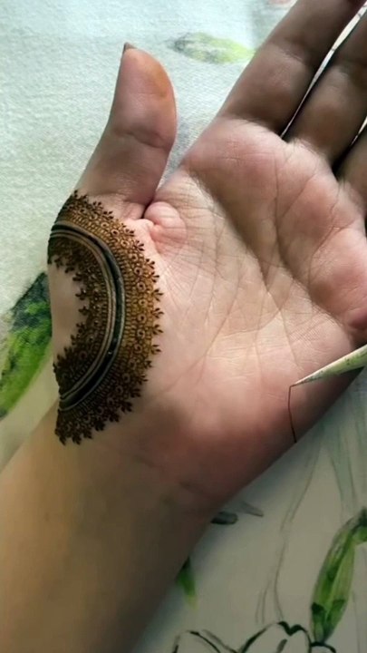 SIMPLE MEHNDI DESIGNS