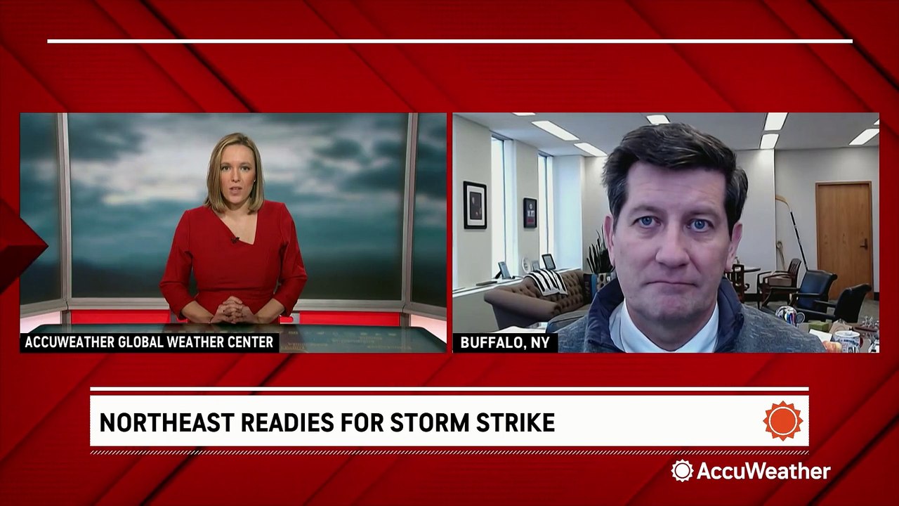 Heavy snow piles up in the Midwest