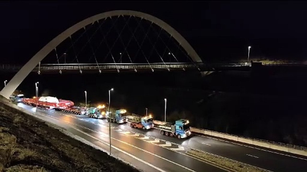 Traffic convoy of power plant components