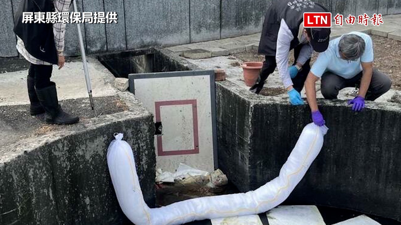 萬丹大排遭廢油污染 環保局揪出木合板工廠漏油開罰（屏東縣環保局提供）