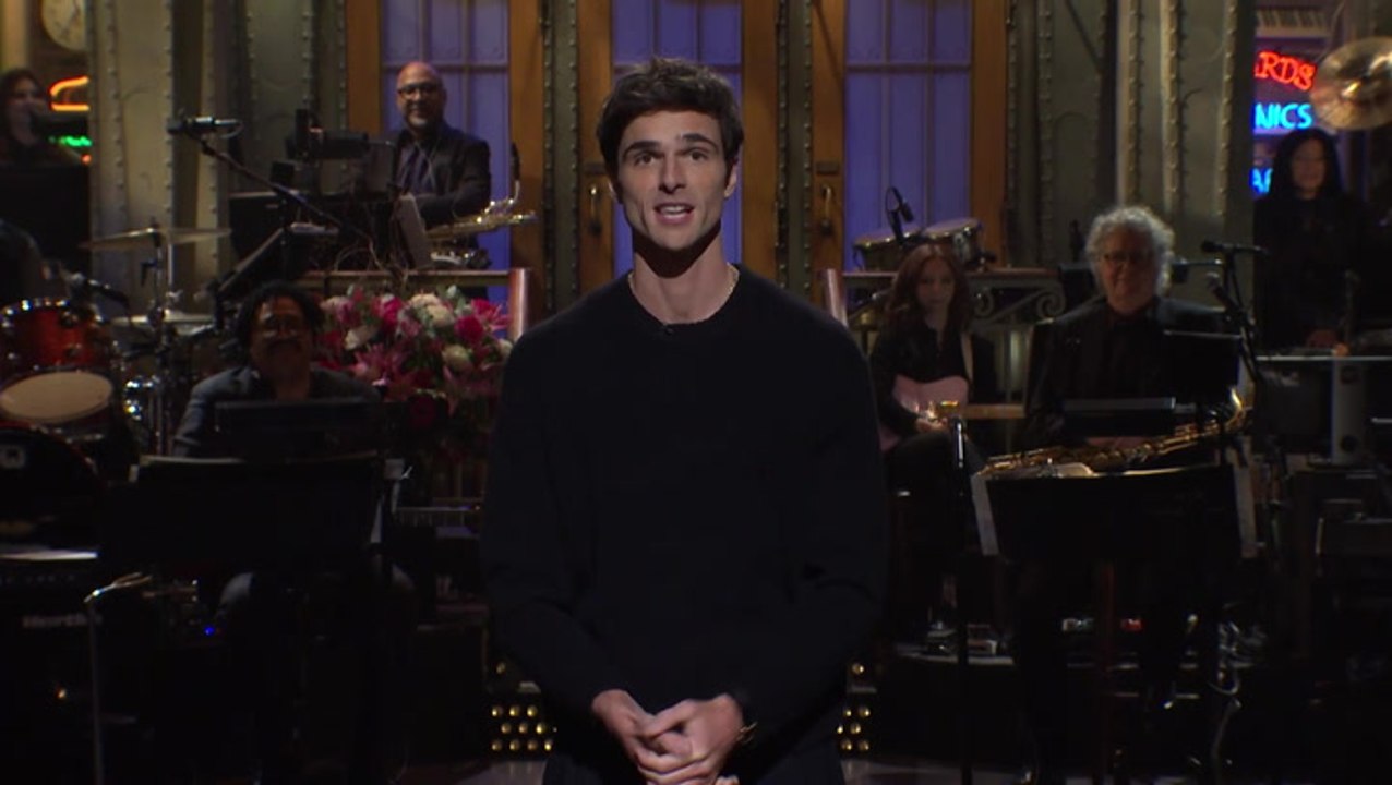 Jacob Elordi jokes about steamy Saltburn scene in SNL monologue