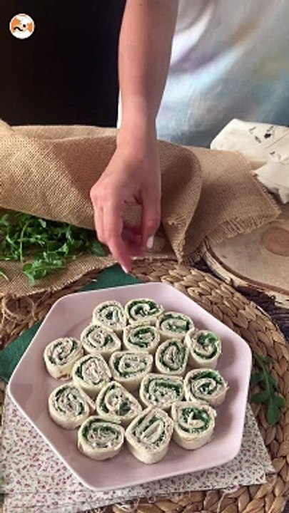 Rotolini di Piadina con Tonno, Philadelphia e Rucola – Perfetti per l'Aperitivo 🍴