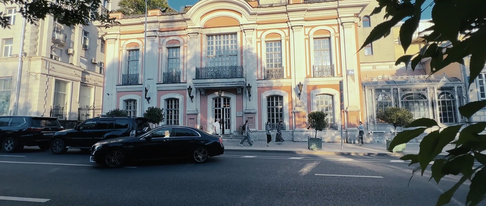 Золотое дно.S01.E02.2024.WEB-DL.1080p.ExKinoRay