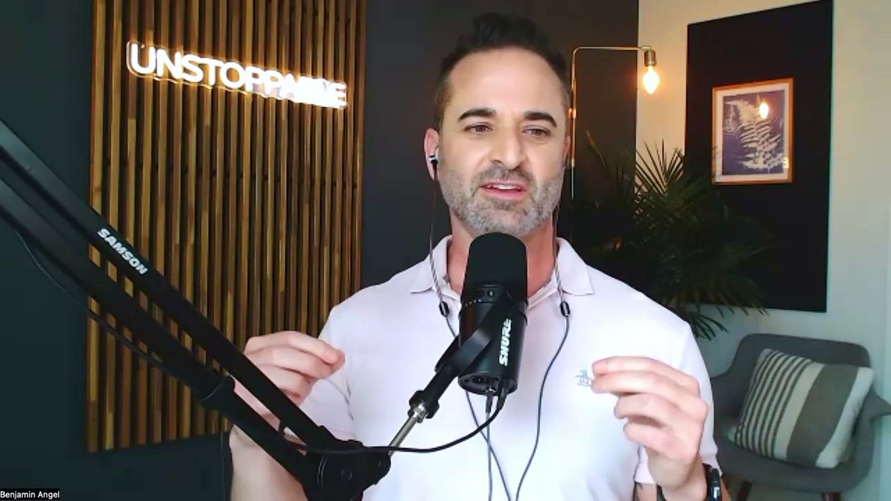 The Controversy of AI in Digital Marketing: Mari Smith's Mixed Feelings and Concerns