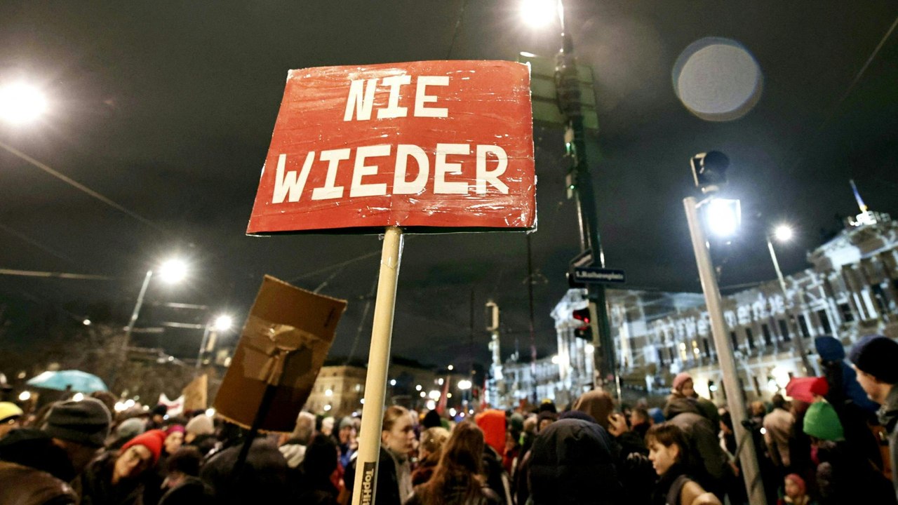 Zehntausende bei Demos gegen Rechtsextremismus in mehreren Städten