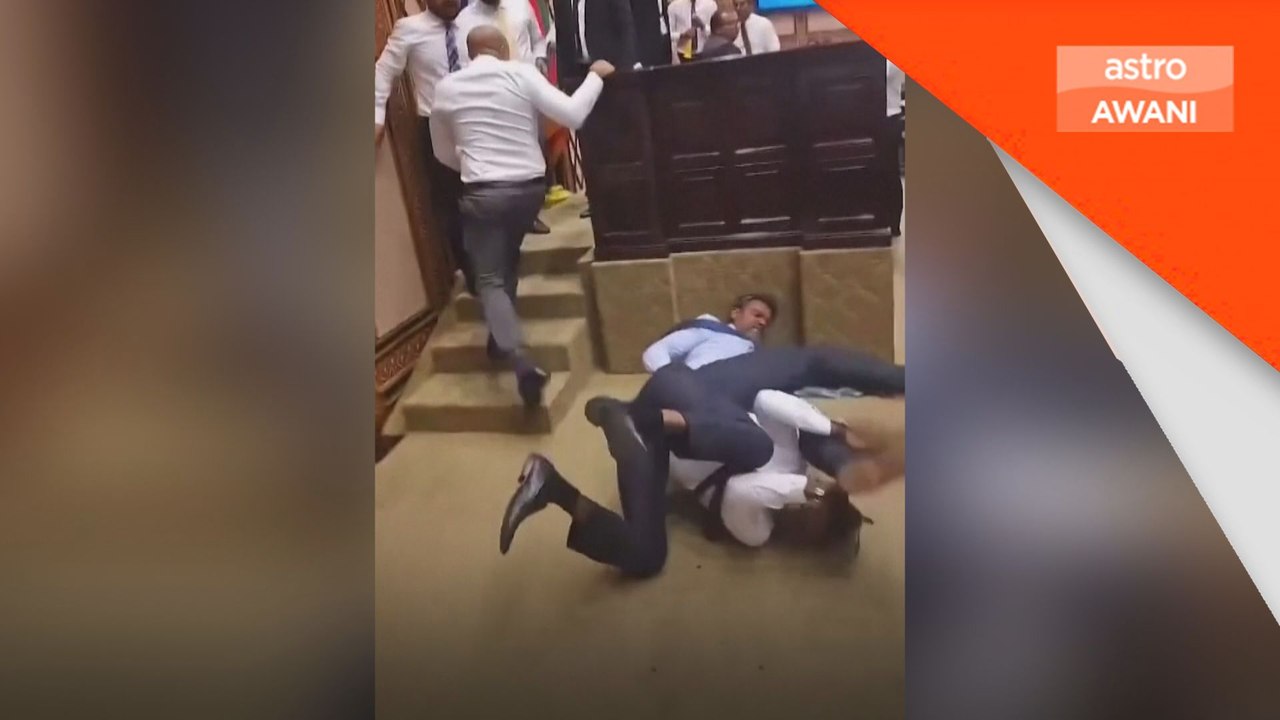 Parlimen Maldives bertukar 'gelanggang tinju'