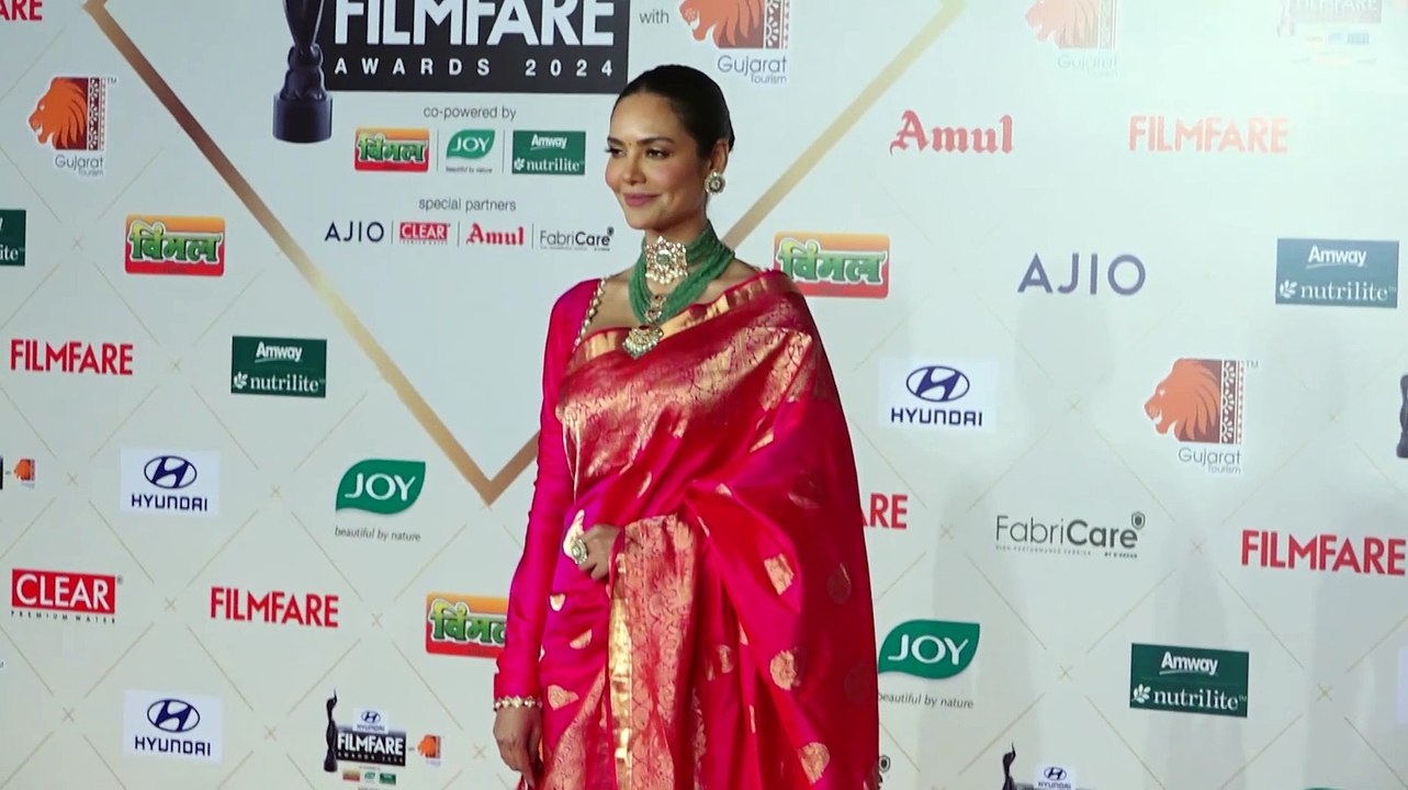 Ex-girlfriend Sara Ali Khan gave flying Kiss to Kartik Aryan, then Hugged him, Video Viral