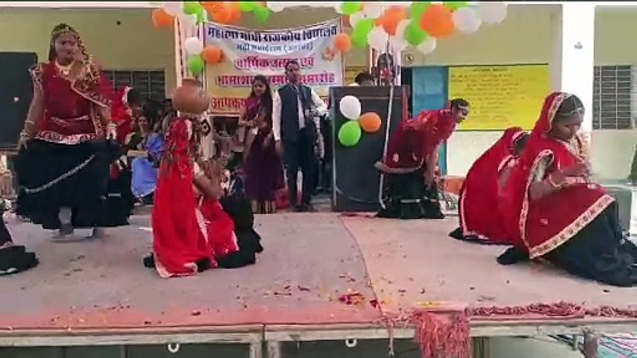 Patriotic songs echoed, girls danced...watch video
