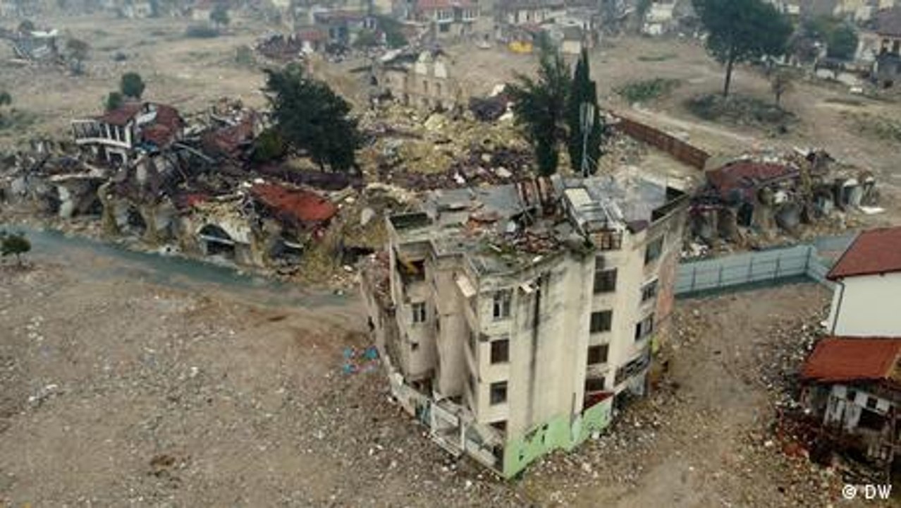 Turkey: Earthquake victims in despair