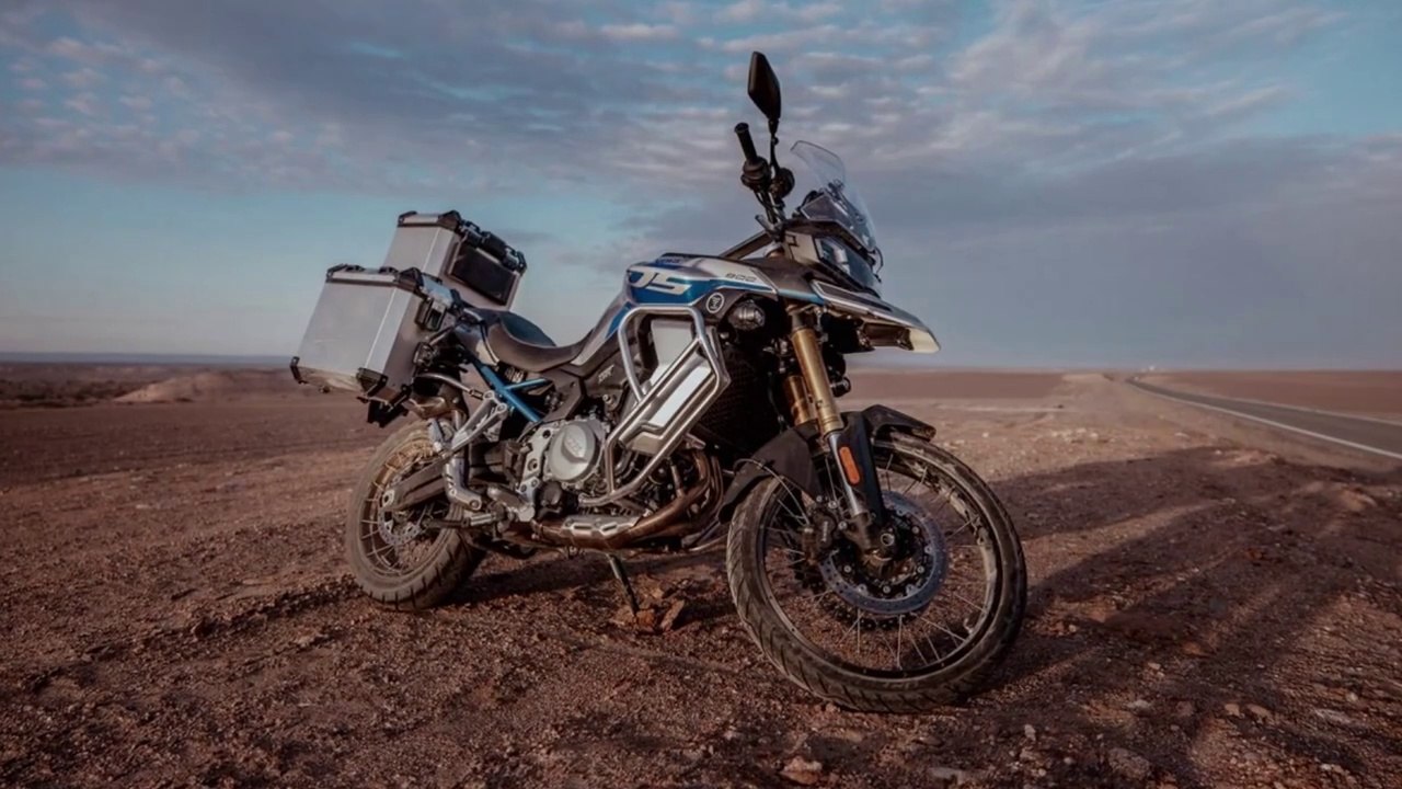 895 cc ,Weight 212kg , Power 94.80 hp , Price €8,888 , Seat 825 mm , New VOGE 900DSX 2024