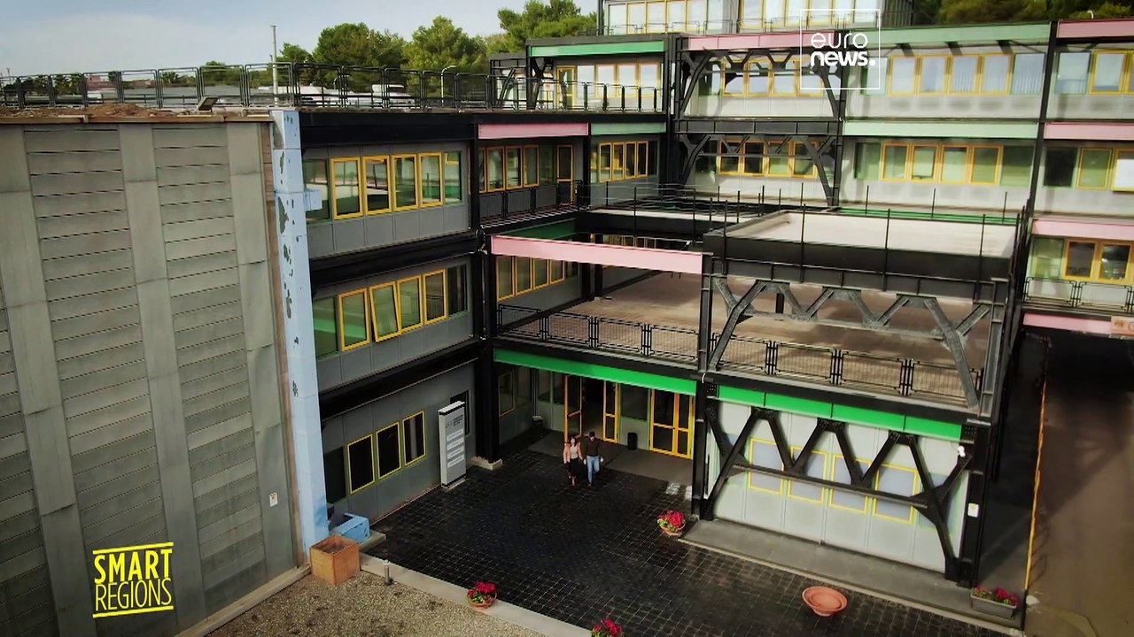 Телескоп на дне моря поможет разгадать нейтрино и найти китов