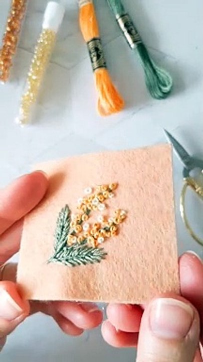 Tutoriel DIY broche brodée Mimosa pour les débutants