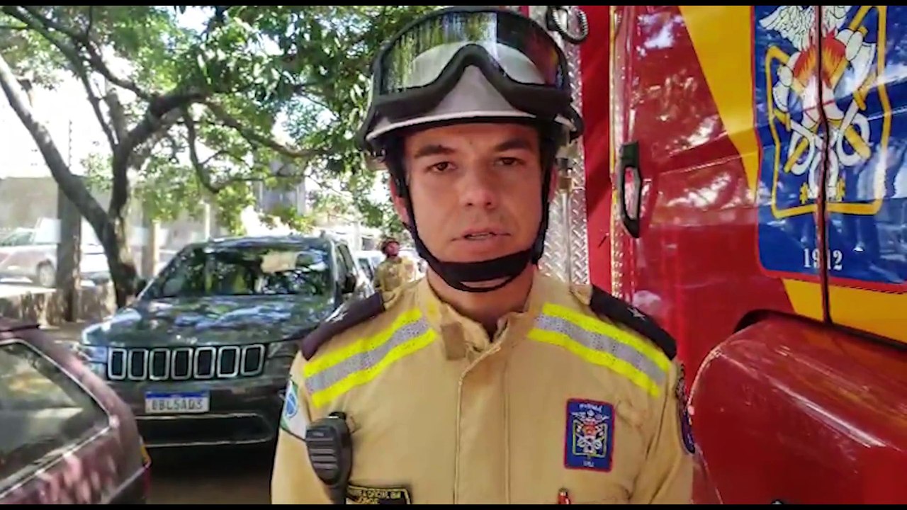 Instalando ar condicionado, trabalhador cai e fica ferido