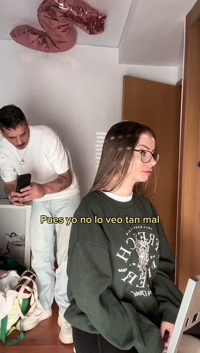 Pede a namorado para lhe cortar as pontas. Resultado não era o que queria