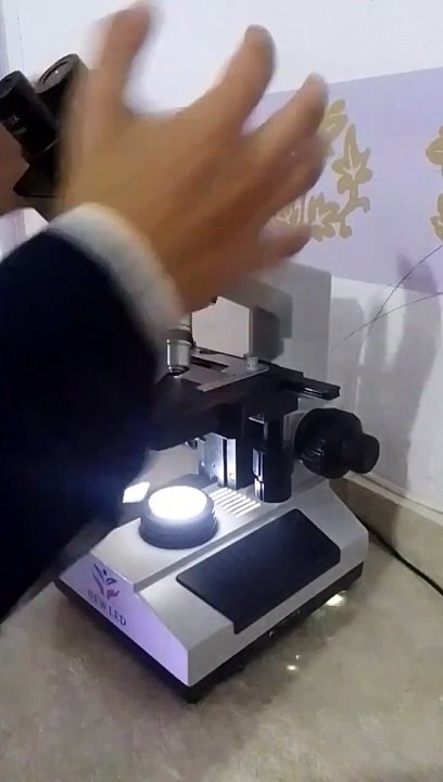 تركيب الميكروسكوب الضوئي