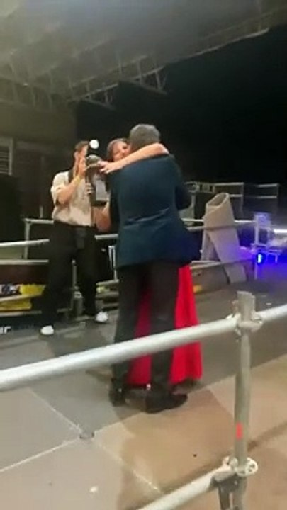 El abrazo entre Malena Alterio y Fernando Tejero en los Goya en Valladolid