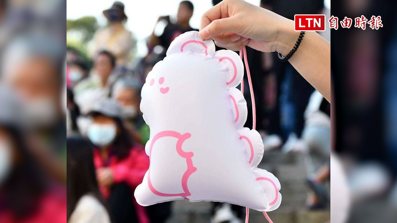 彰化粉紅色魔力！為領多多龍小提燈 她倆不惜扮1日情侶