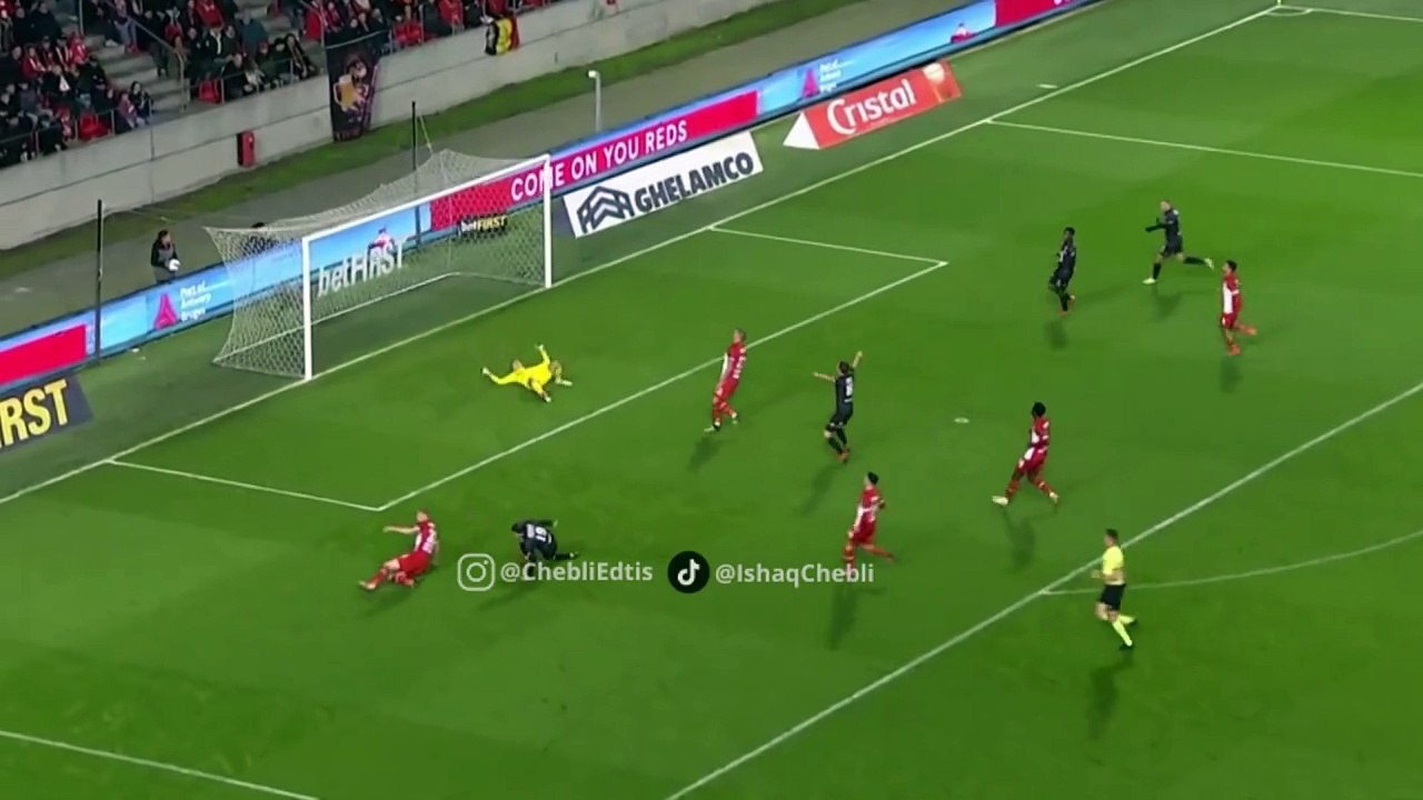 Islam Slimani passeur décisif