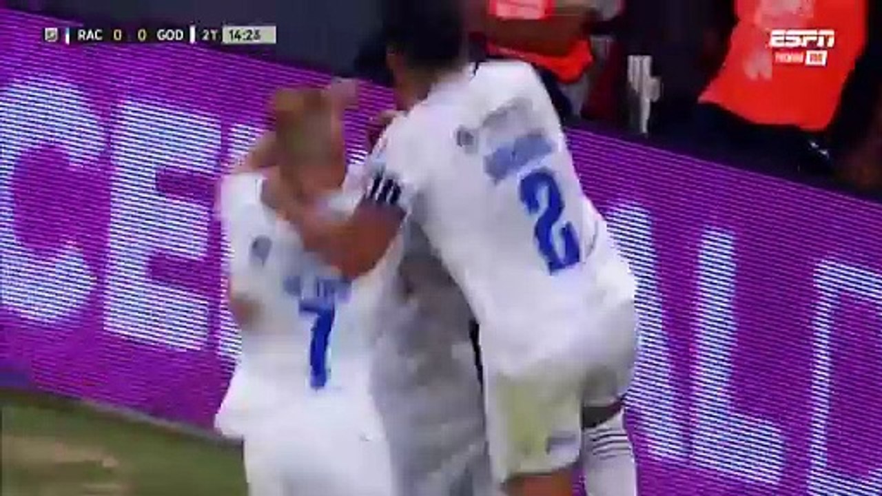 Cabezazo y gol de Badaloni