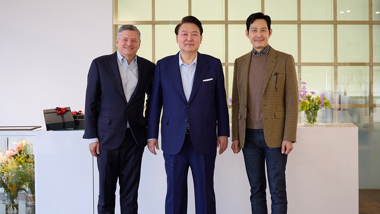 尹 대통령 부부, 넷플릭스 CEO·배우 이정재와 오찬 / YTN